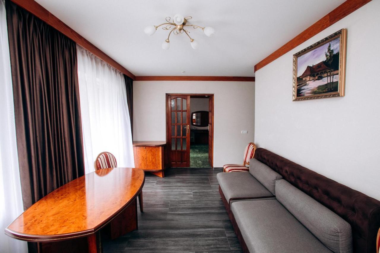 Stanislavsky Hotel Group Jaremtsje Buitenkant foto