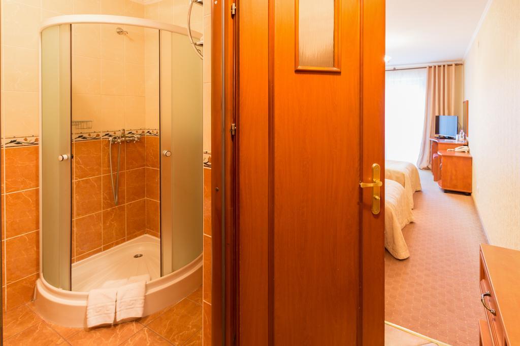 Stanislavsky Hotel Group Jaremtsje Buitenkant foto